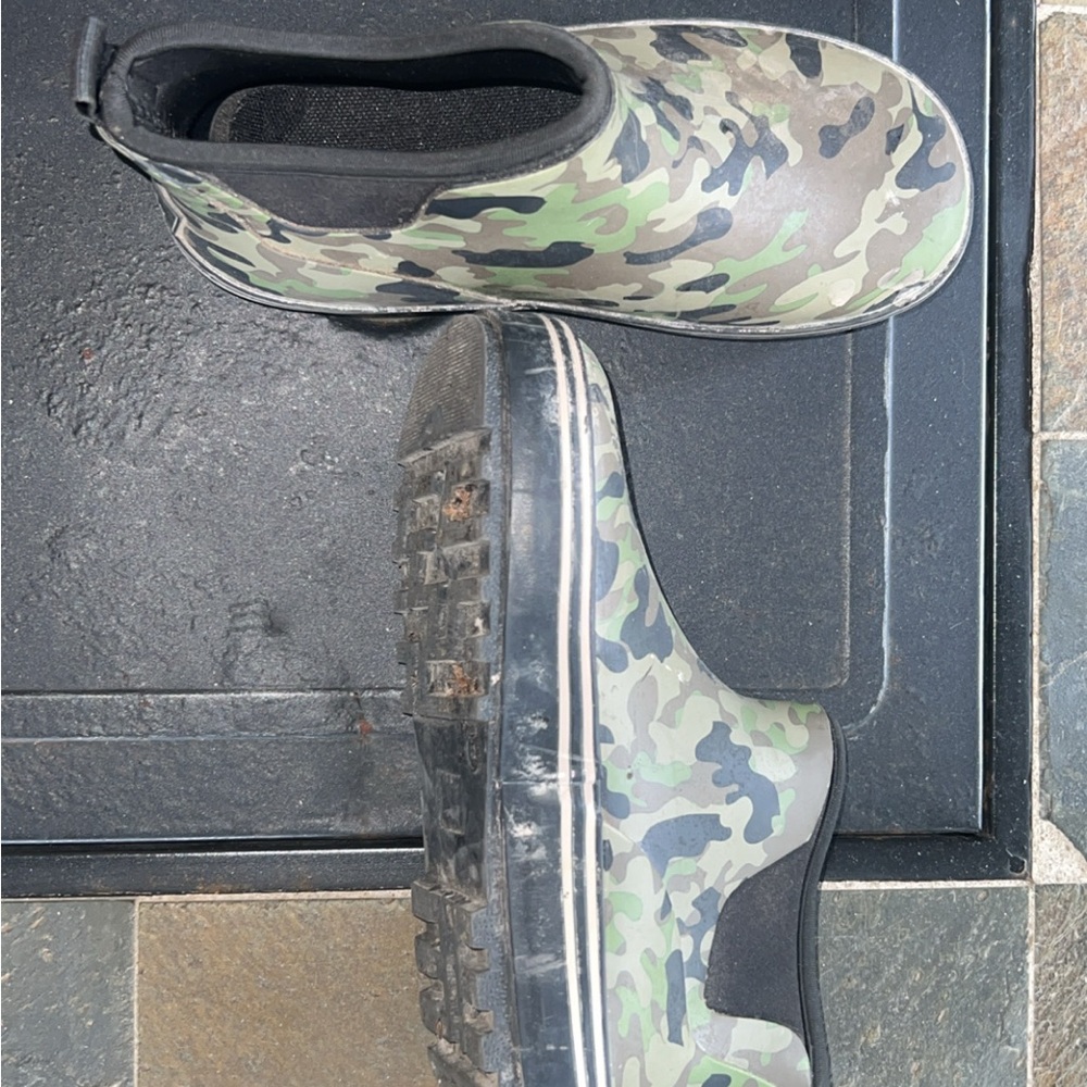 Magellan Outdoors Green and Black Rain & Snow Boots